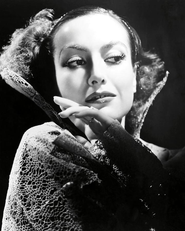 Joan Crawford . Photograph by Album