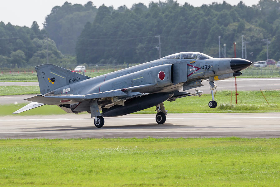 A Japan Air Self-defense Force F-4ej Photograph by Rob Edgcumbe