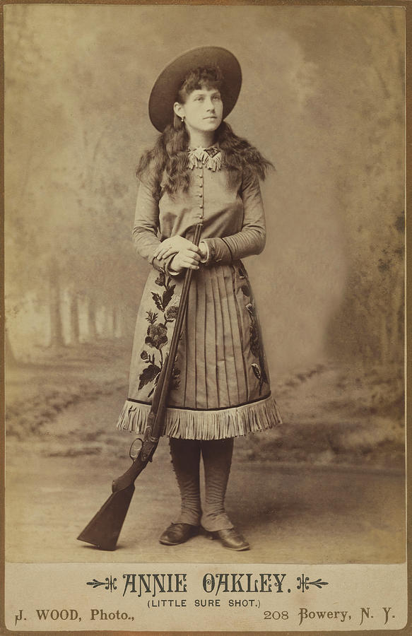 Annie Oakley, American Folk Hero #3 Photograph by Science Source
