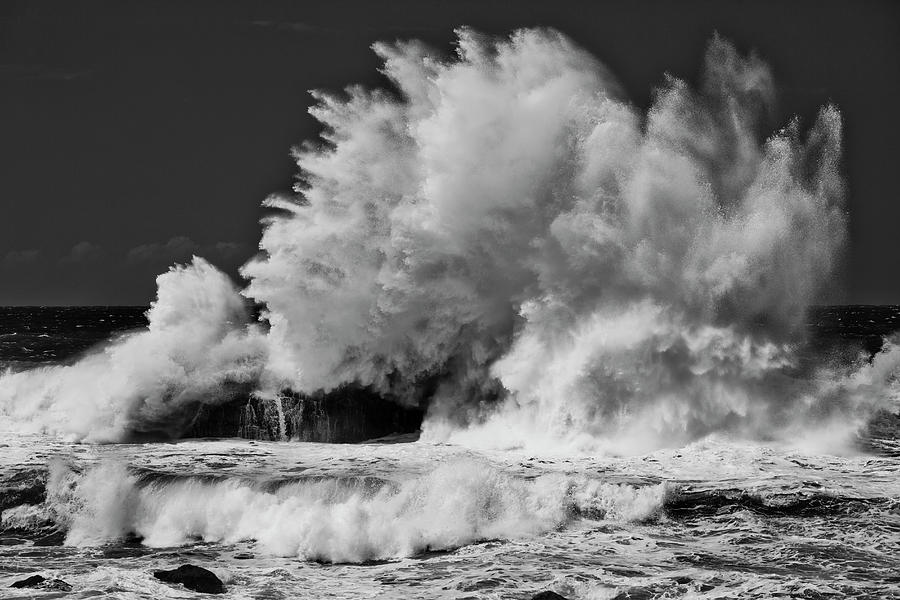 Crashing Waves #3 Digital Art by Olimpio Fantuz