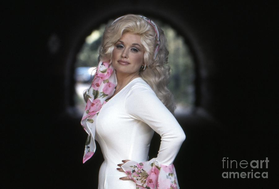 Dolly Parton In Nyc #3 Photograph by The Estate Of David Gahr