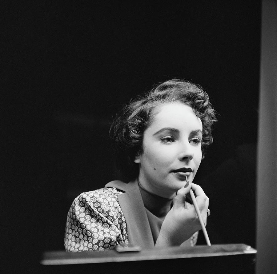 Elizabeth Taylor #3 Photograph by Keystone Features