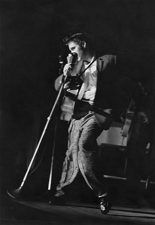 Elvis Presley Photograph - Elvis Presley #3 by Robert W. Kelley
