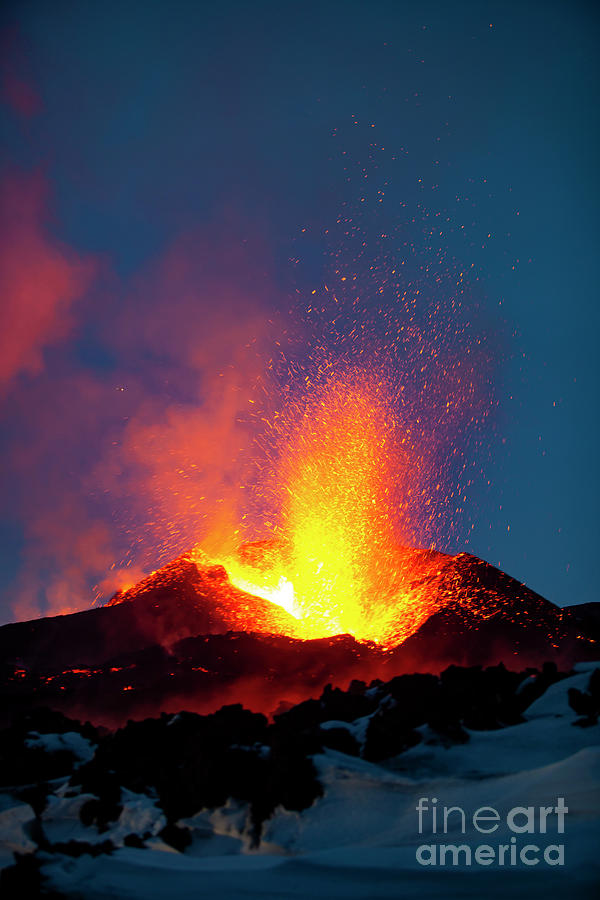 Eyjafjallajokull Volcano Erupting #3 Photograph by Olivier Vandeginste/science Photo Library