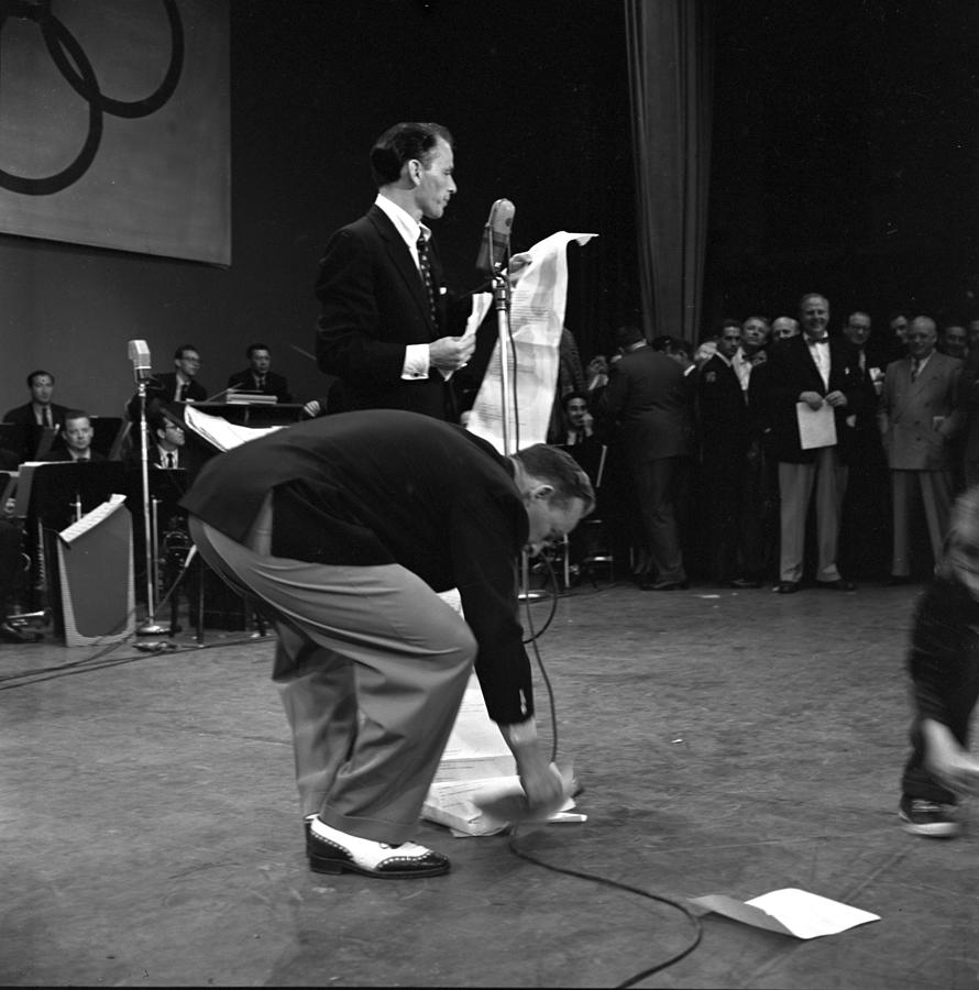 Bing Crosby Photograph - Frank Sinatra And Bing Crosby Performing #3 by Frank Worth