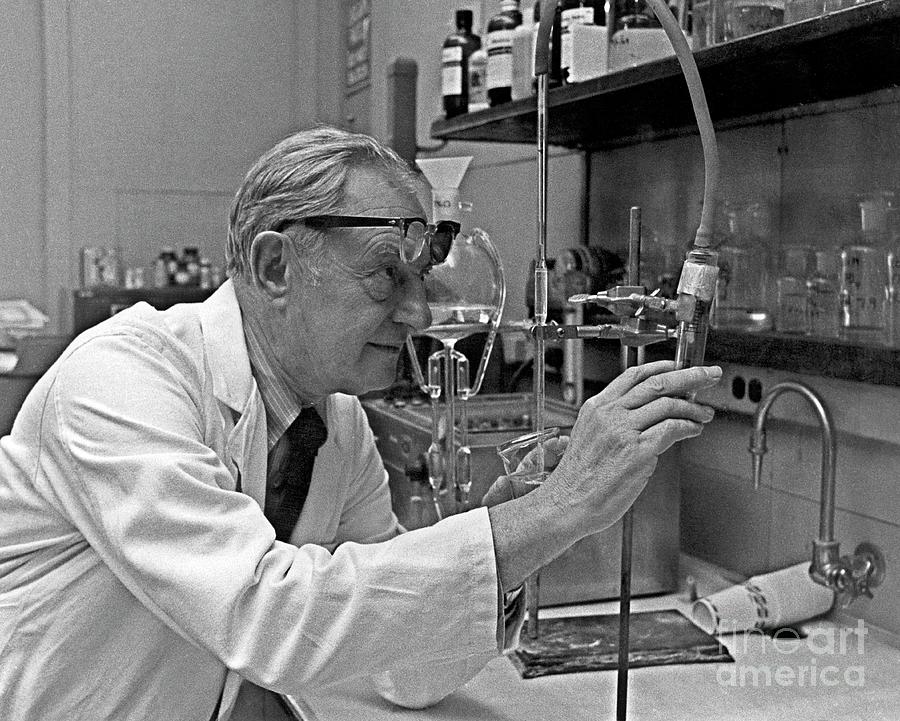 Julius Axelrod Photograph by National Library Of Medicine/science Photo ...