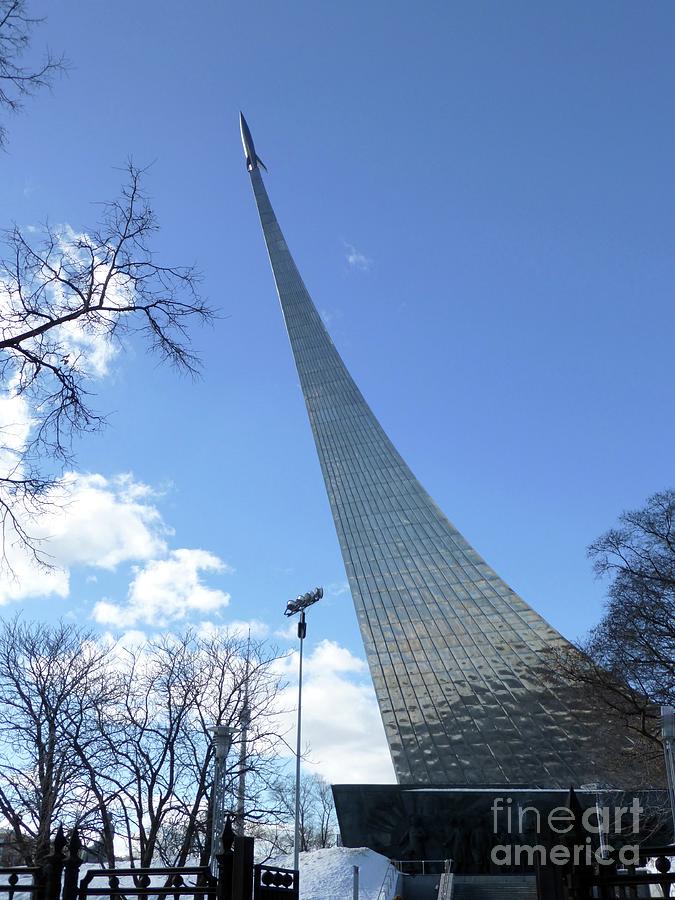 Monument To The Conquerors Of Space Photograph by Detlev Van Ravenswaay ...