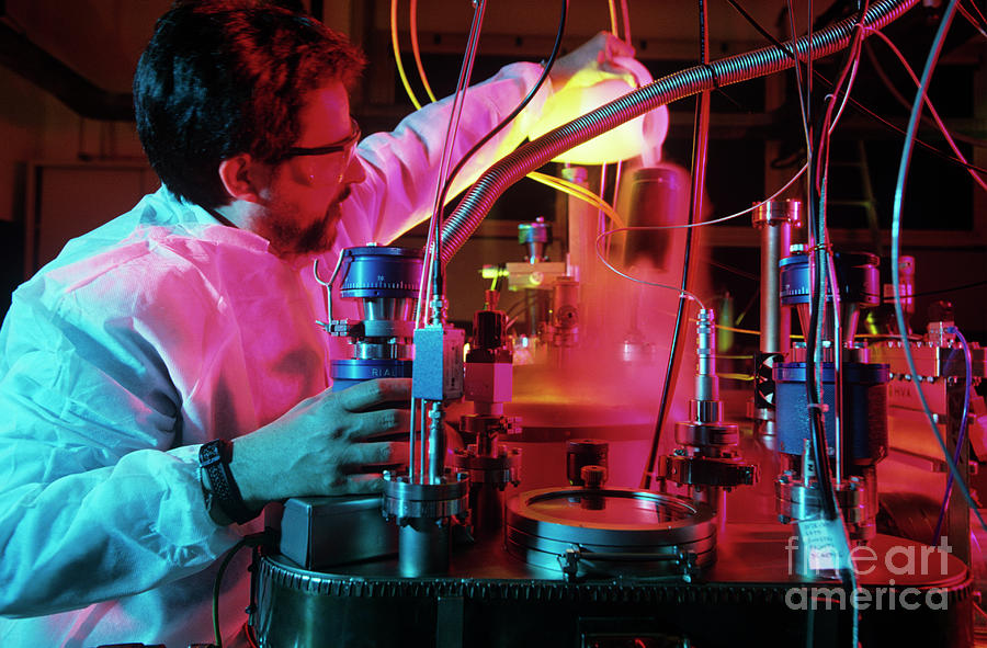 Organic Molecular Beam Deposition #3 Photograph by Pasquale Sorrentino/science Photo Library