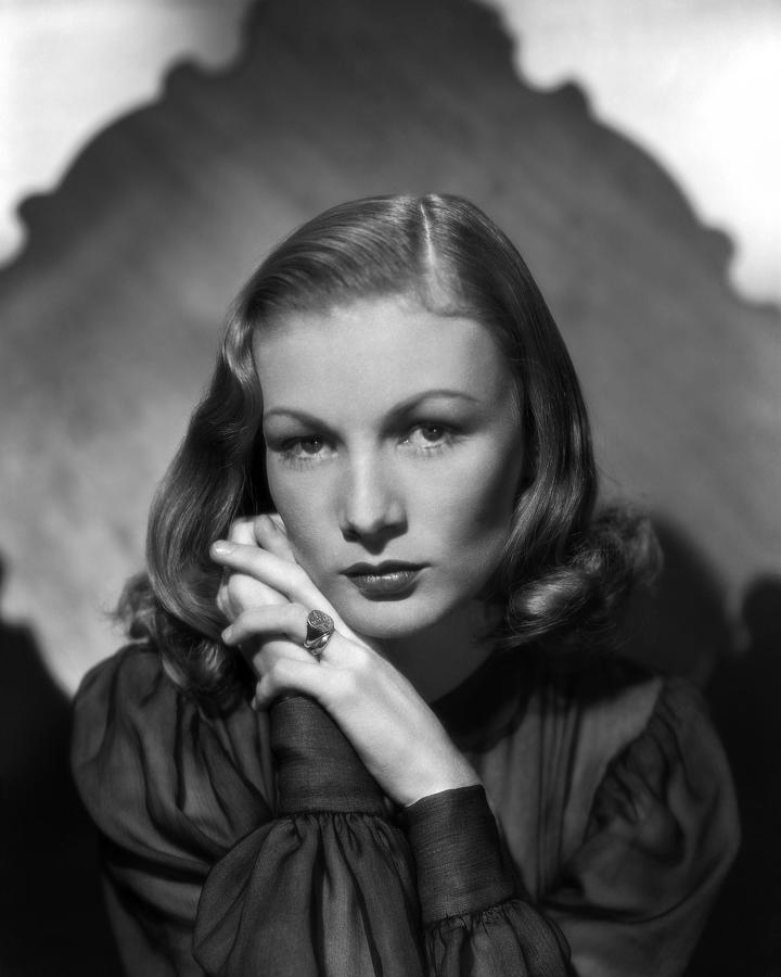 Portrait Of Veronica Lake Photograph by Globe Photos - Fine Art America