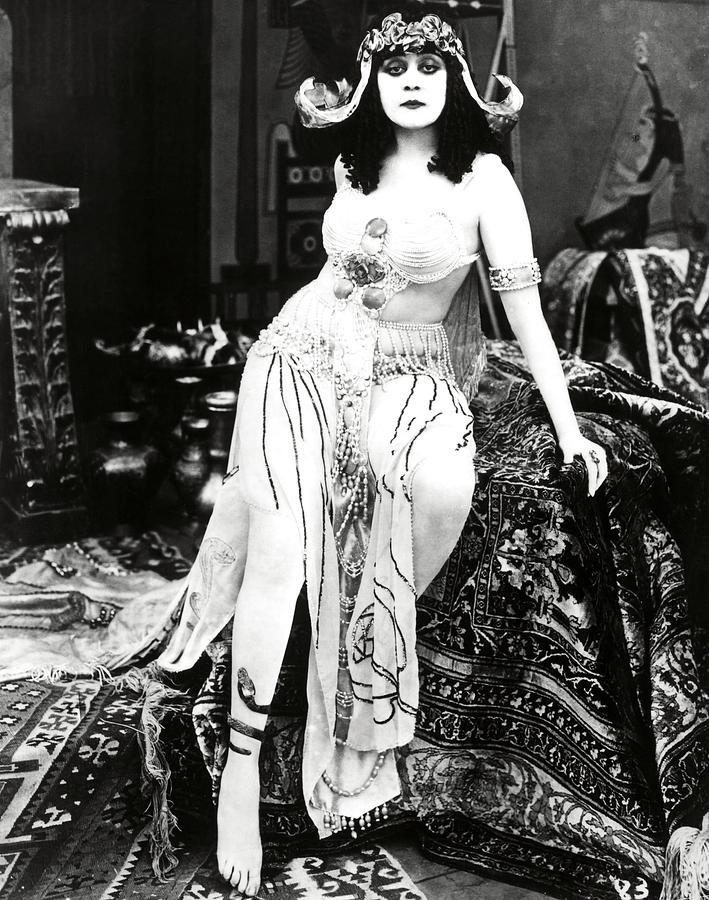 THEDA BARA in CLEOPATRA -1917-. #3 Photograph by Album