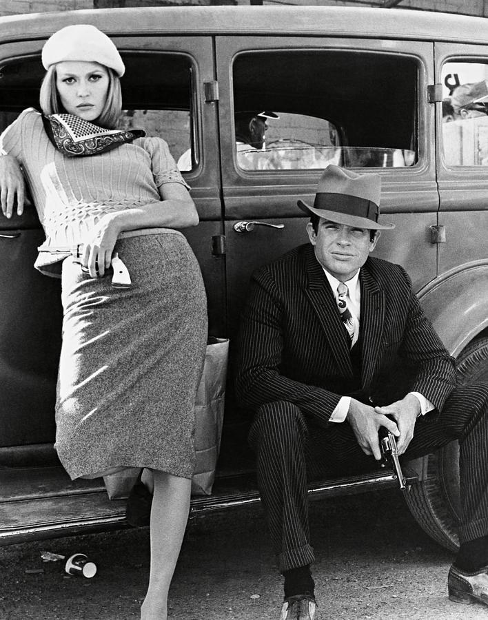 Warren Beatty And Faye Dunaway In Bonnie And Clyde -1967-. Photograph ...