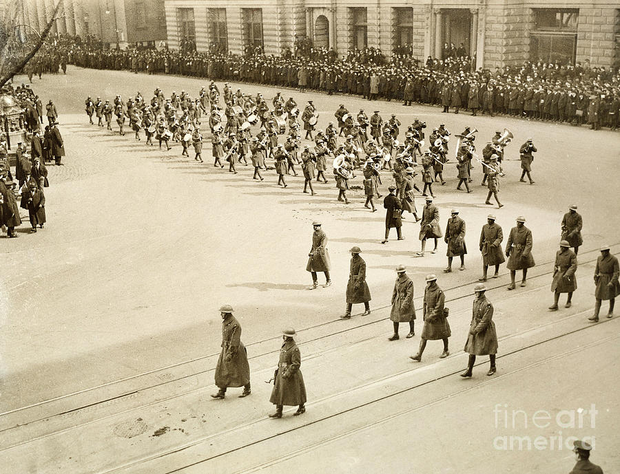 369th Infantry Regiment Parading In New York Photograph by Us National Archives/science Photo Library