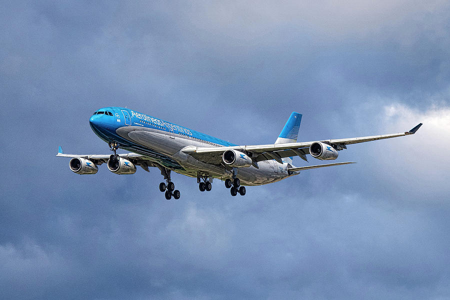 Aerolineas Argentinas Mixed Media - Aerolineas Argentinas Airbus A340-313 by Smart Aviation Aerolineas Argentinas Mixed Media - Aerolineas Argentinas Airbus A340-313 by Smart Aviation