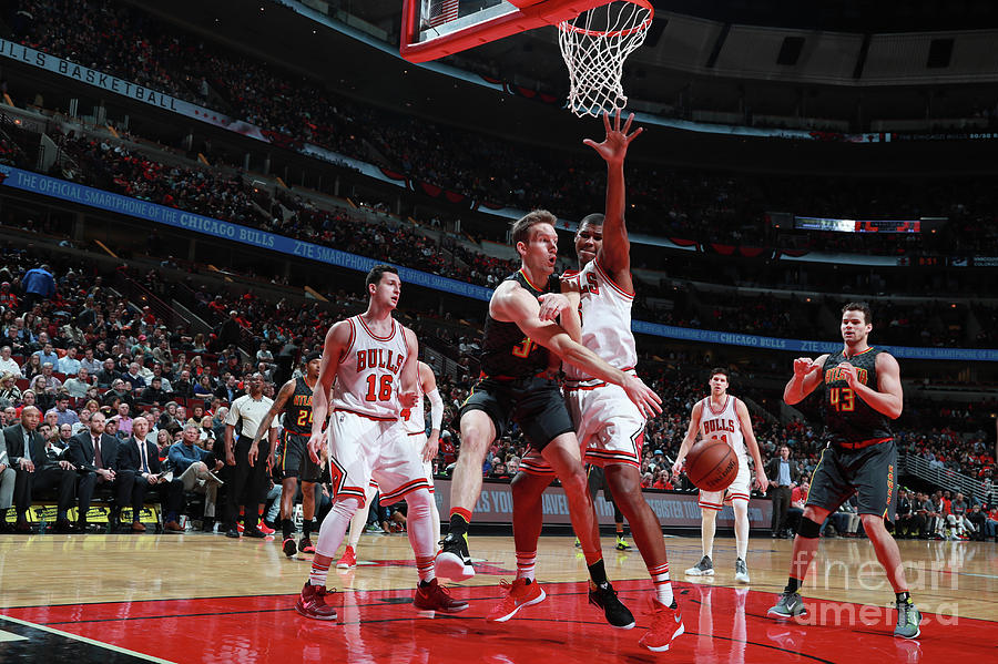 Atlanta Hawks V Chicago Bulls Photograph by Jeff Haynes Atlanta Hawks V Chicago Bulls Photograph by Jeff Haynes