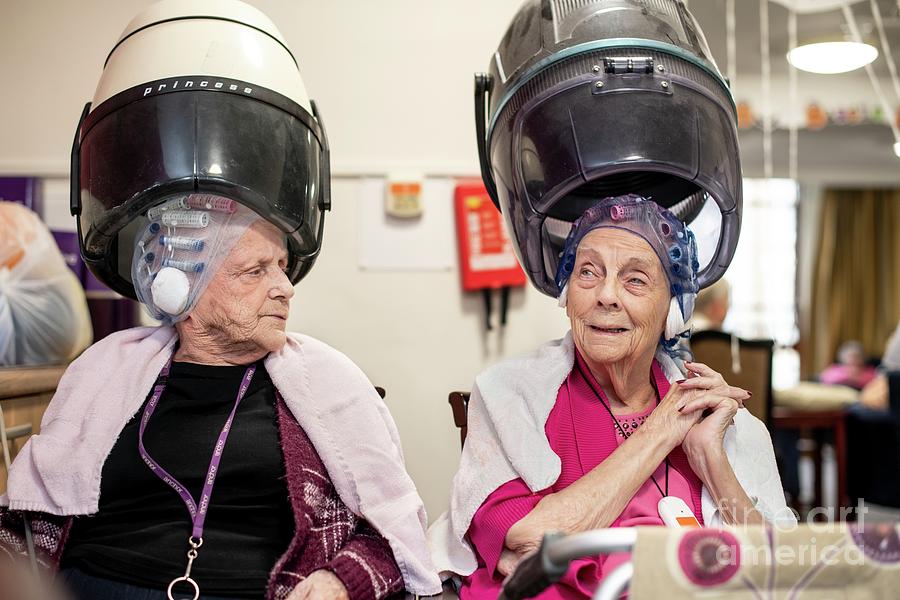 Care Home Hairdressing Photograph By Jim Varney/science Photo Library ...