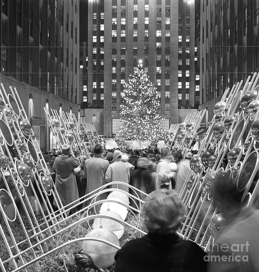 Christmas Tree At Rockefeller Center #4 Photograph by Bettmann