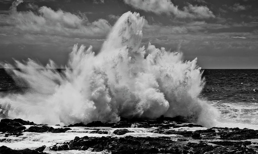 Crashing Waves #4 Digital Art by Olimpio Fantuz