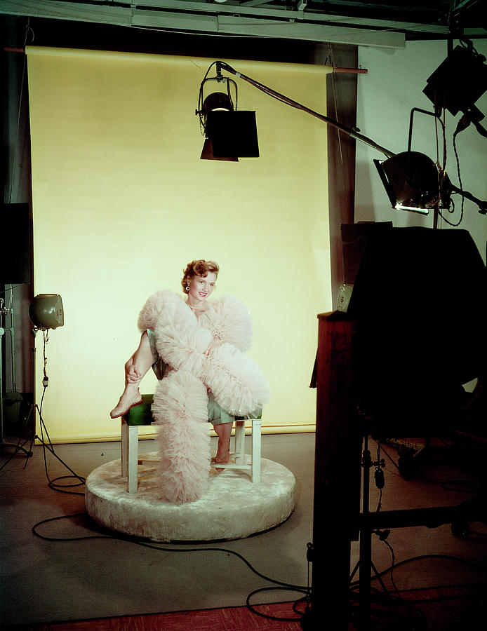 Debbie Reynolds Photograph - Debbie Reynolds #5 by Loomis Dean