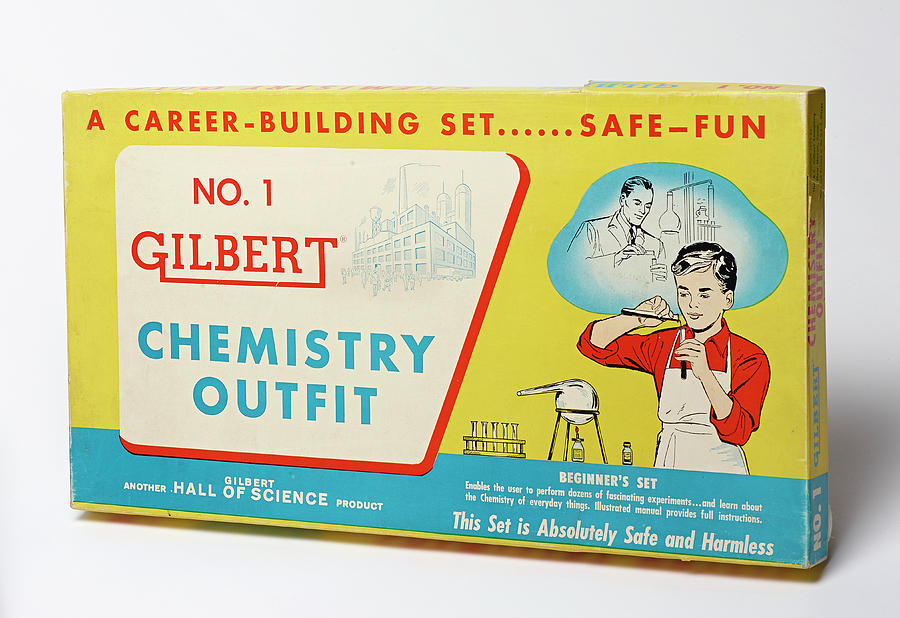 Gilbert Chemistry Set, 1954 #4 Photograph by Science Source