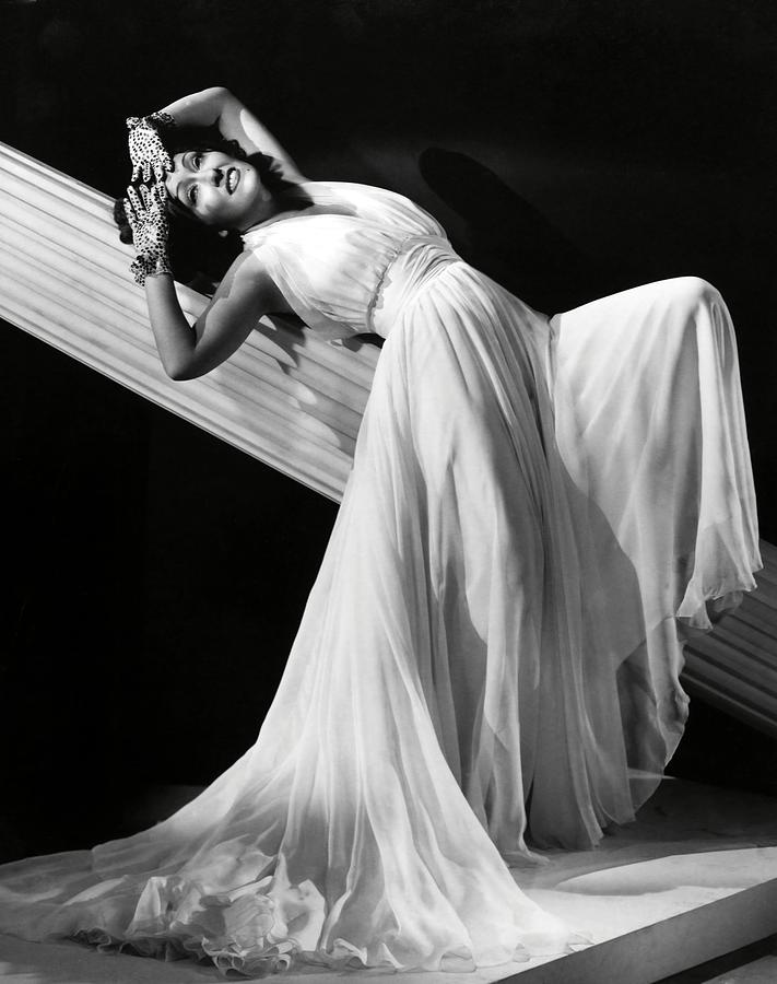 Gloria Swanson . Photograph by Album