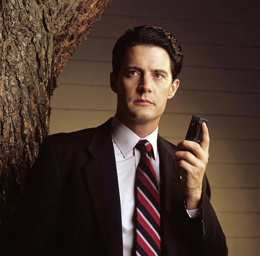 KYLE MACLACHLAN in TWIN PEAKS -1990-. #4 Photograph by Album