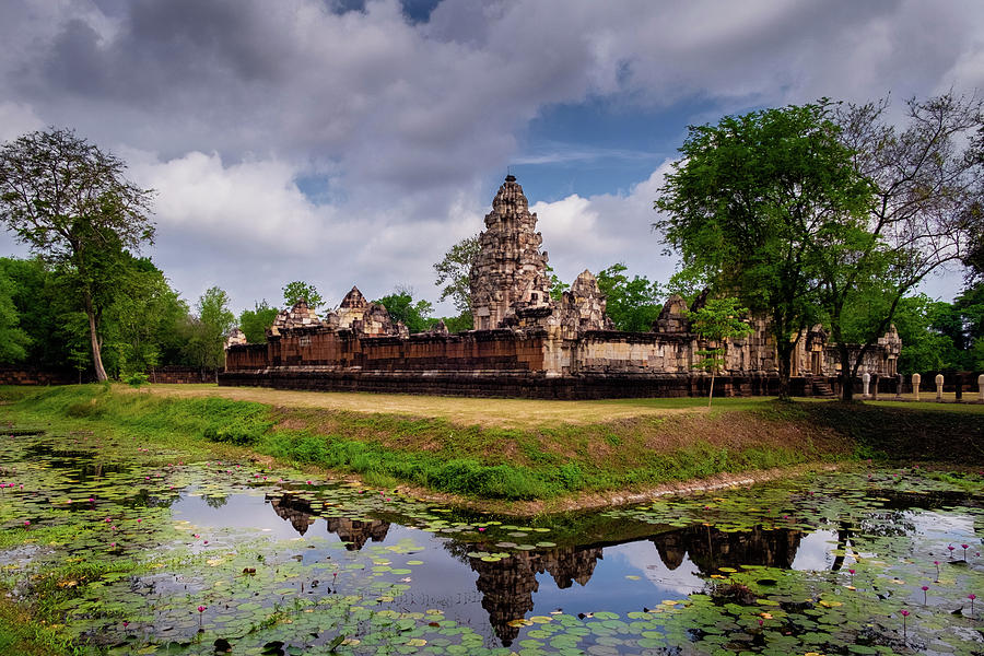 Prasat Sadok Kok Thom by Lee Craker Prasat Sadok Kok Thom by Lee Craker