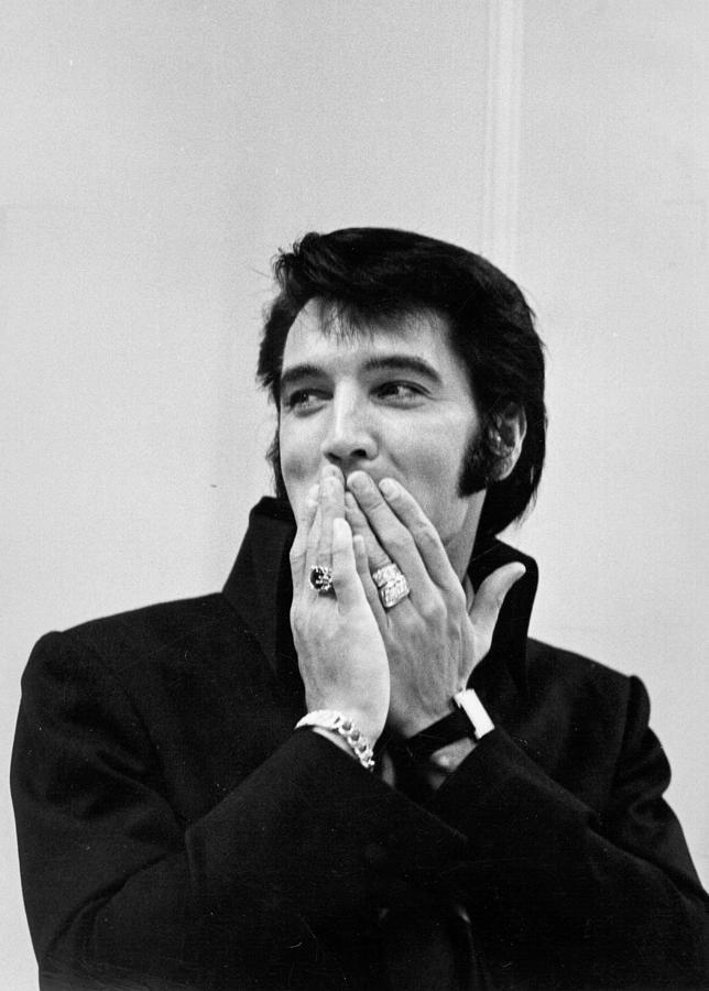 Elvis Presley Photograph - Rock And Roll Musician Elvis Presley #4 by Michael Ochs Archives