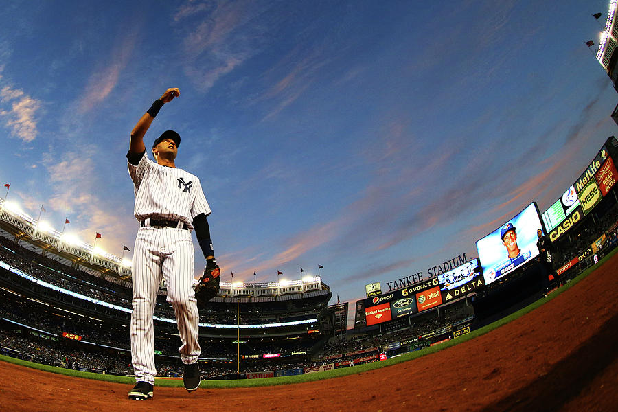 Toronto Blue Jays V New York Yankees - Photograph by Al Bello Toronto Blue Jays V New York Yankees - Photograph by Al Bello