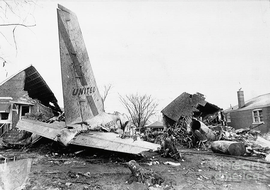 United Airlines Flight 553 Crash Photograph by Bettmann Fine Art America
