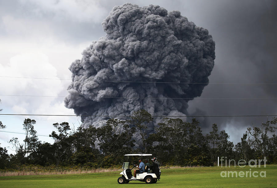 Hawaiis Kilauea Volcano Erupts Forcing #5 Photograph by Mario Tama
