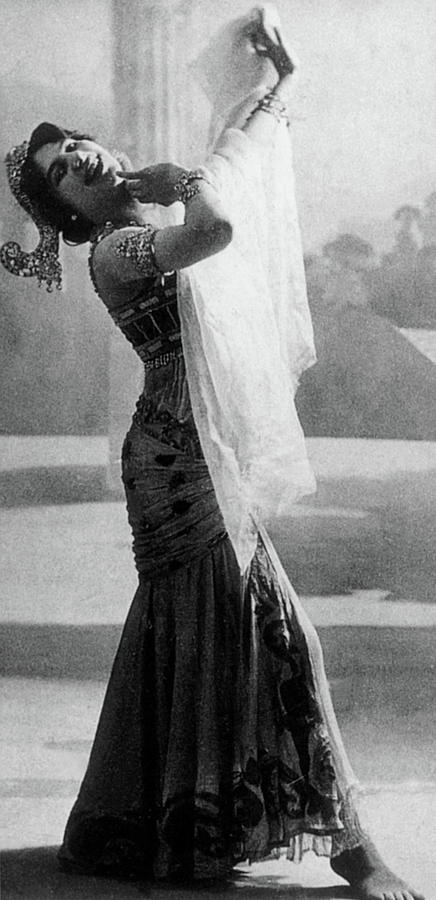 Mata Hari Dutch Exotic Dancer Photograph By Science Source Fine Art America