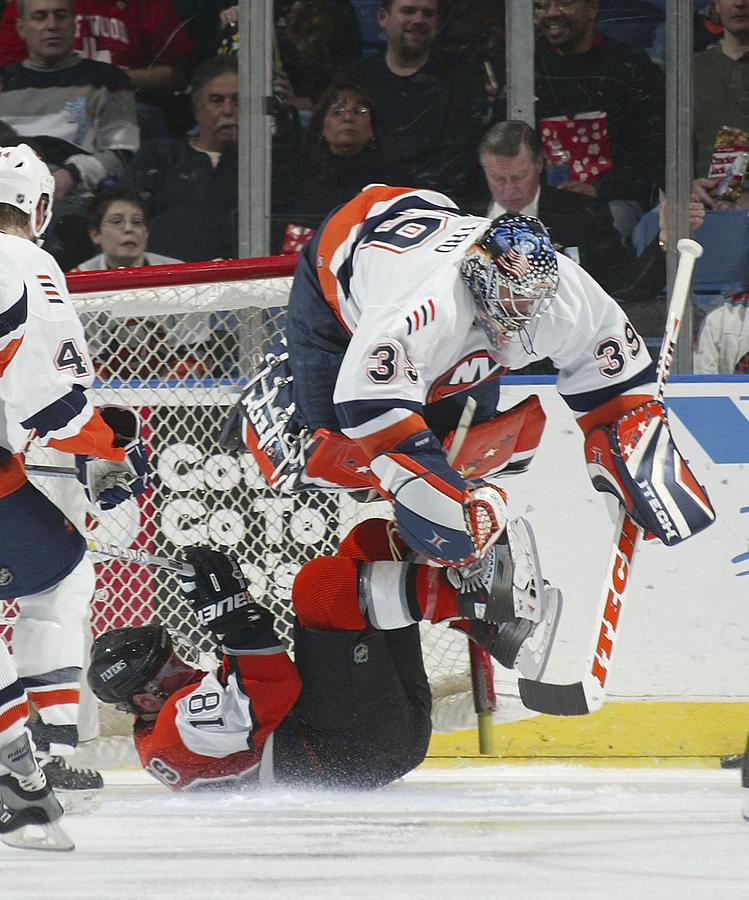 Philadelphia Flyers V New York Islanders #5 Photograph by Bruce Bennett