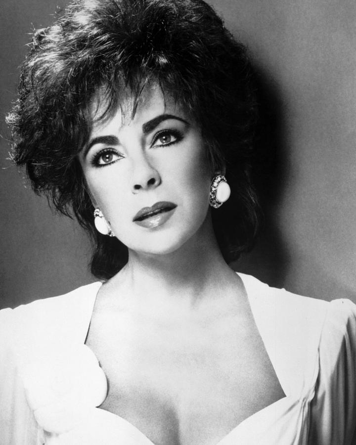 Portrait Of Elizabeth Taylor Photograph By Globe Photos - Fine Art America