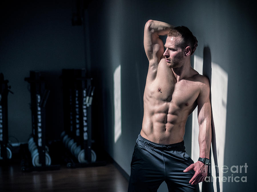 Empowering Gym Poses for Aesthetic Motivation