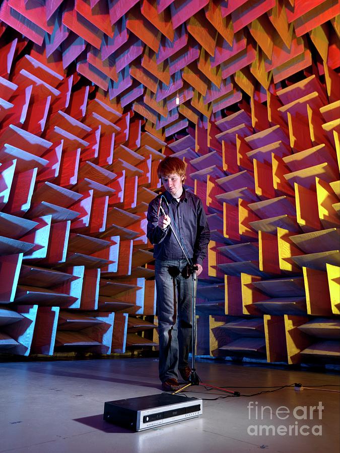 London Photograph - Hemi-anechoic Chamber Experiment #6 by Andrew Brookes, National Physical Laboratory/science Photo Library