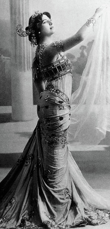 Mata Hari, Dutch Exotic Dancer #6 Photograph by Science Source - Fine ...