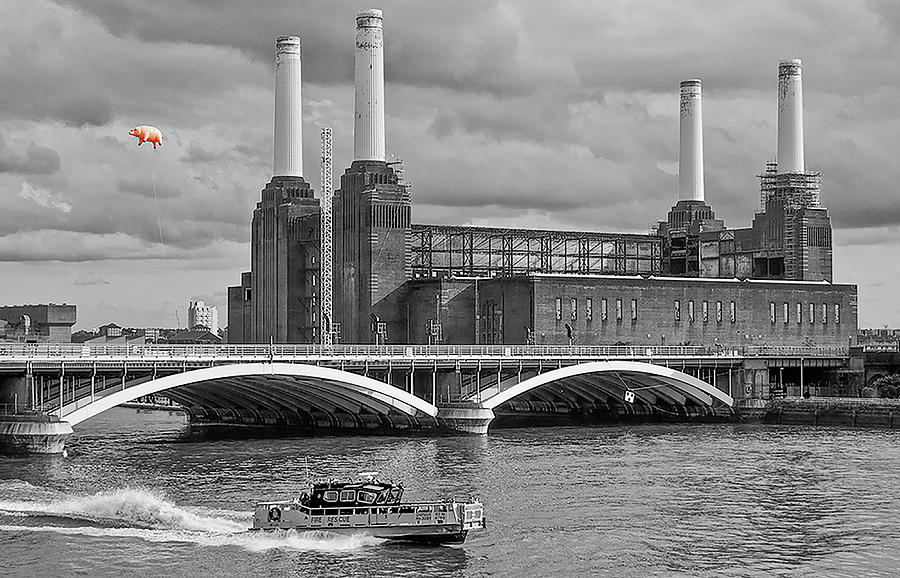 Pink Floyd Photograph - Pink Floyd Pig at Battersea #7 by Dawn OConnor
