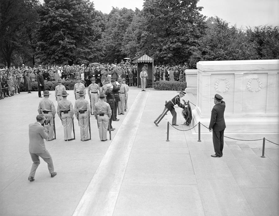 Vintage Photograph - Tomb Of The Unknown Soldier #6 by Photo File