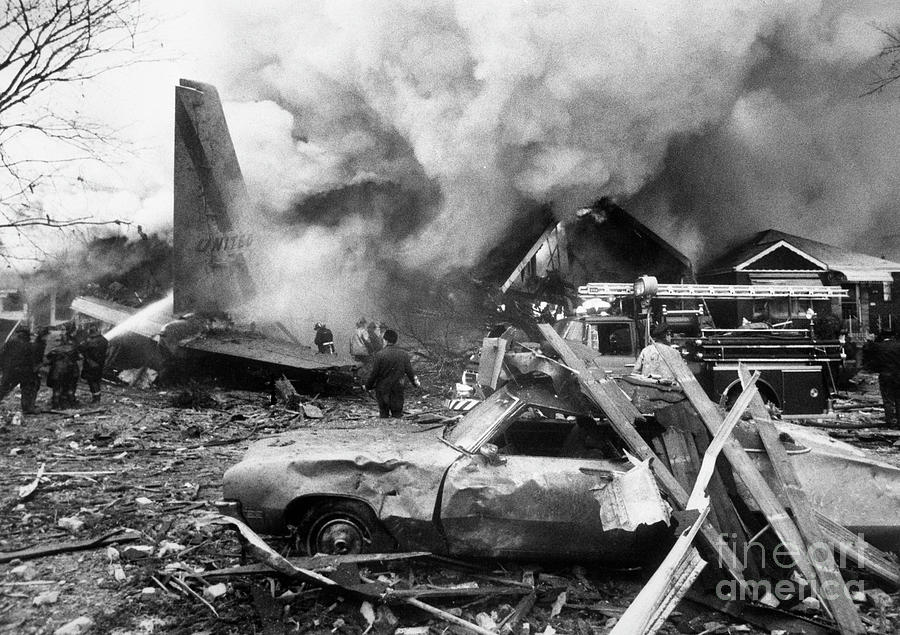 United Airlines Flight 553 Crash Photograph by Bettmann