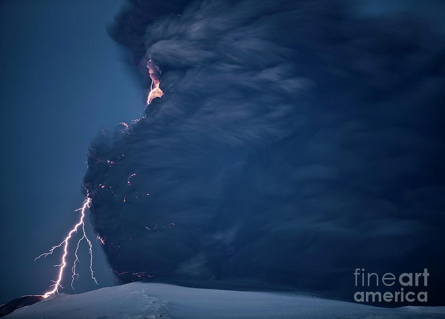Volcanic Lightning Photograph By Olivier Vandeginstescience Photo