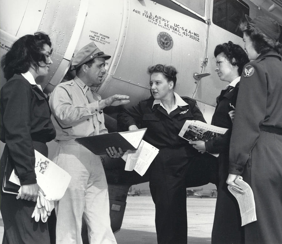 1944 Photograph - Wwii, Women Airforce Service Pilots #6 by Science Source