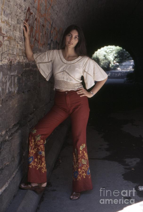 Music Photograph - Emmylou Harris In Nyc #7 by The Estate Of David Gahr