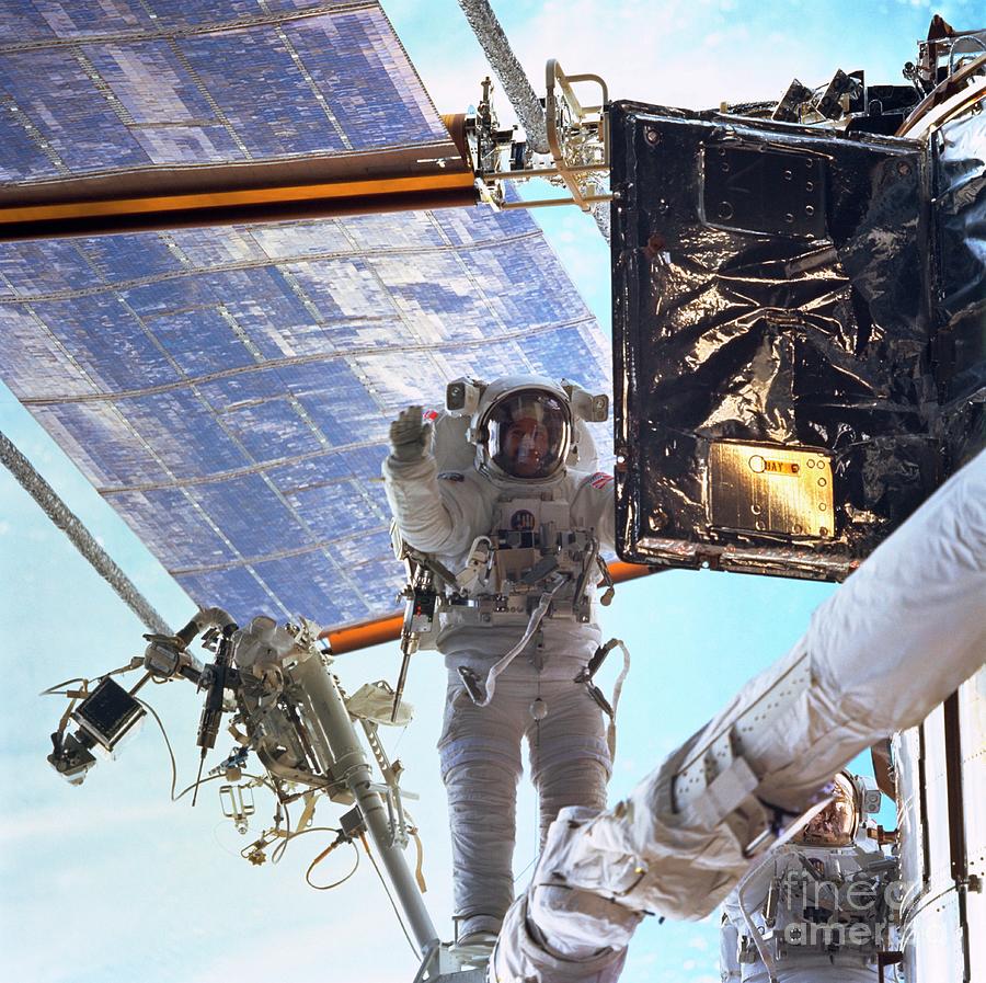 Hubble Servicing #7 Photograph by Nasa/science Photo Library