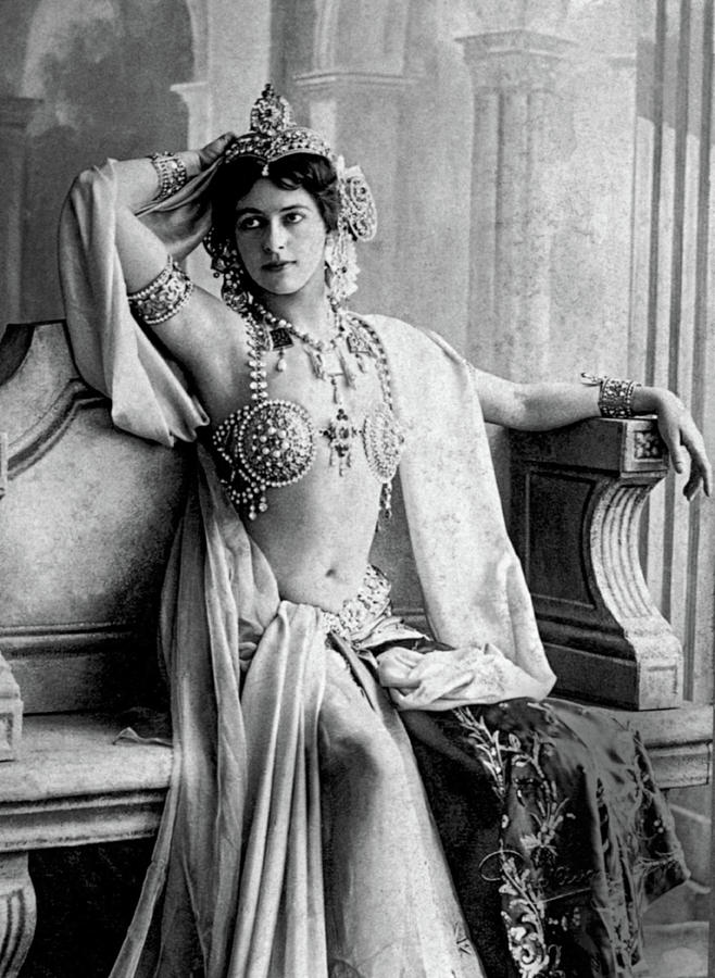 Mata Hari, Dutch Exotic Dancer #7 Photograph by Science Source