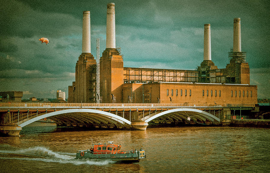 Pink Floyd Photograph - Pink Floyd Pig at Battersea #8 by Dawn OConnor