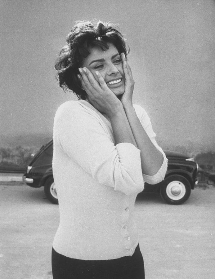Sophia Loren Photograph - Sophia Loren #7 by Loomis Dean