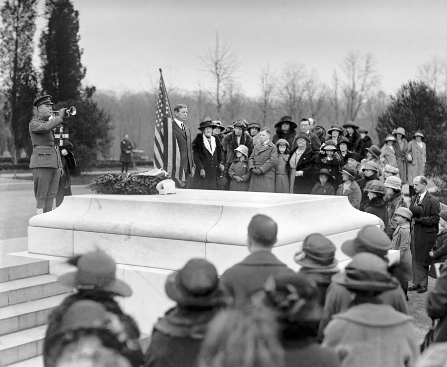 Vintage Photograph - Tomb Of The Unknown Soldier #7 by Photo File