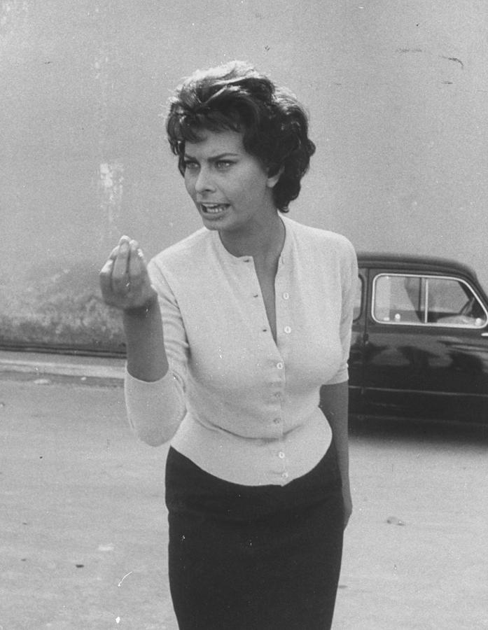 Sophia Loren Photograph - Sophia Loren #9 by Loomis Dean