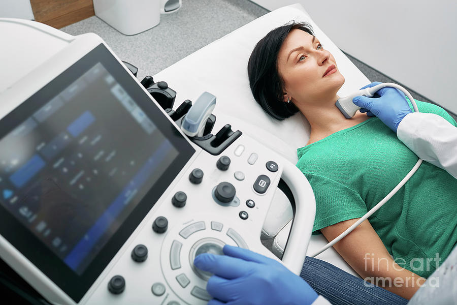 Thyroid Ultrasound Scan Photograph by Peakstock / Science Photo Library ...