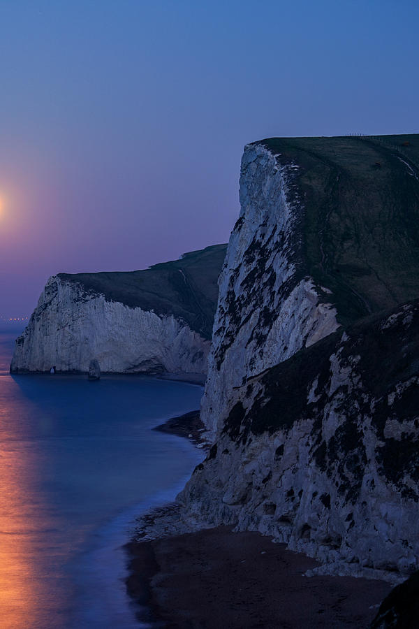 A beautiful view at night at Durdle door in England. Photograph by ...